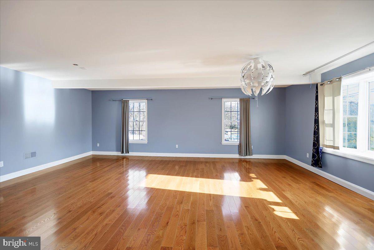 WEST LAWN - Residential