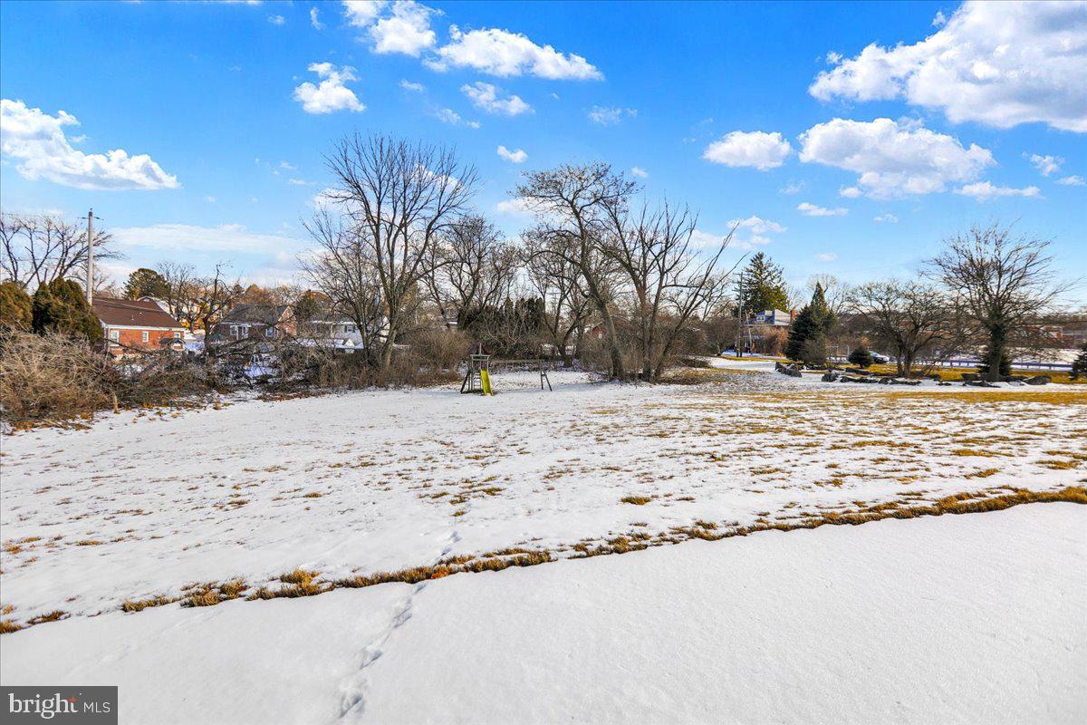 WEST LAWN - Residential