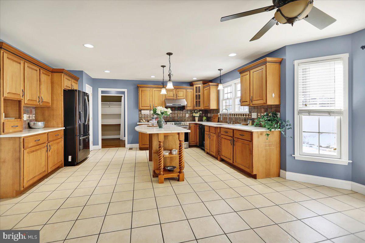 WEST LAWN - Residential