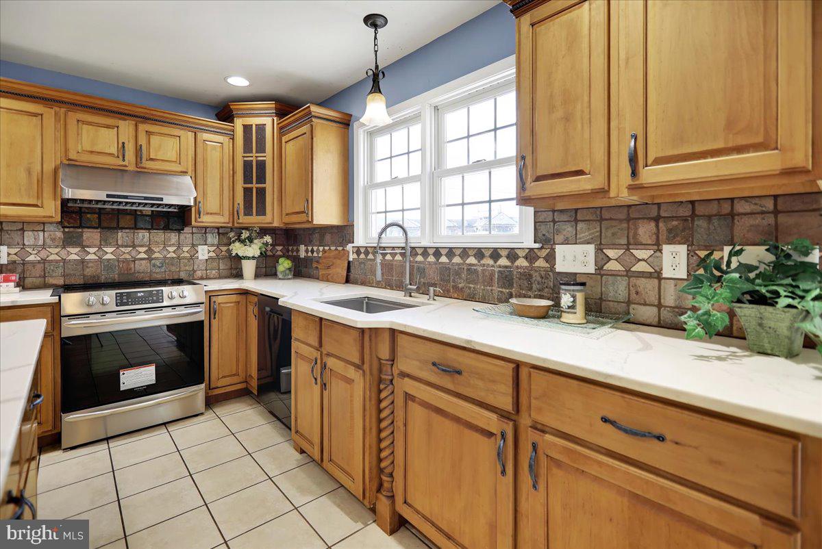 WEST LAWN - Residential