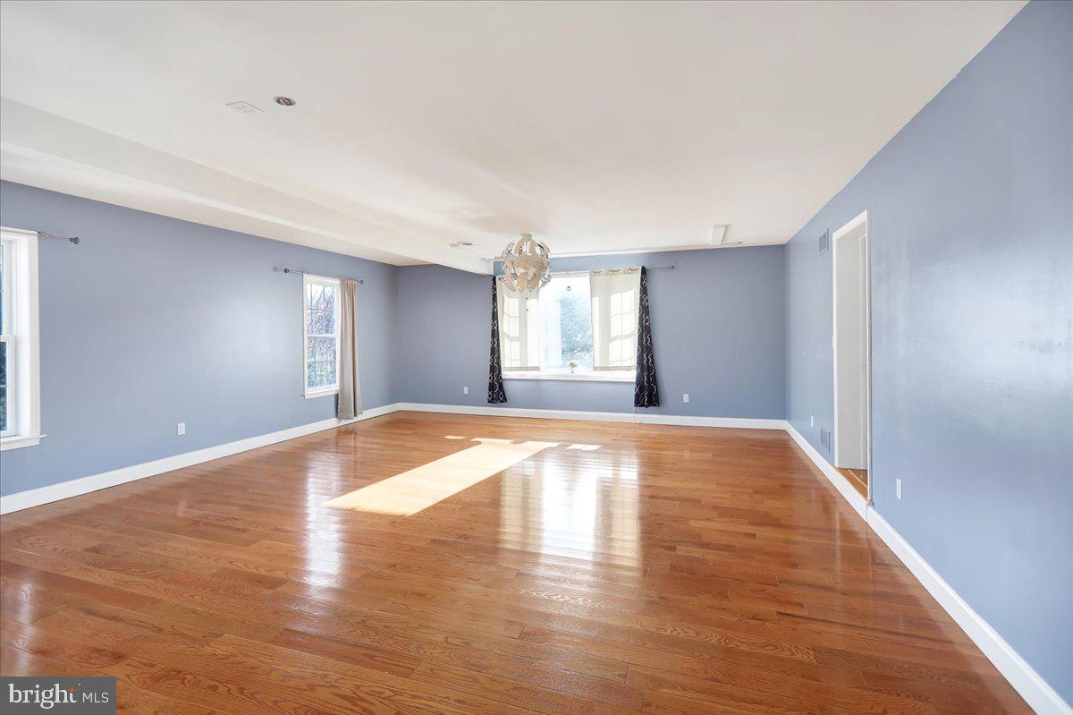 WEST LAWN - Residential