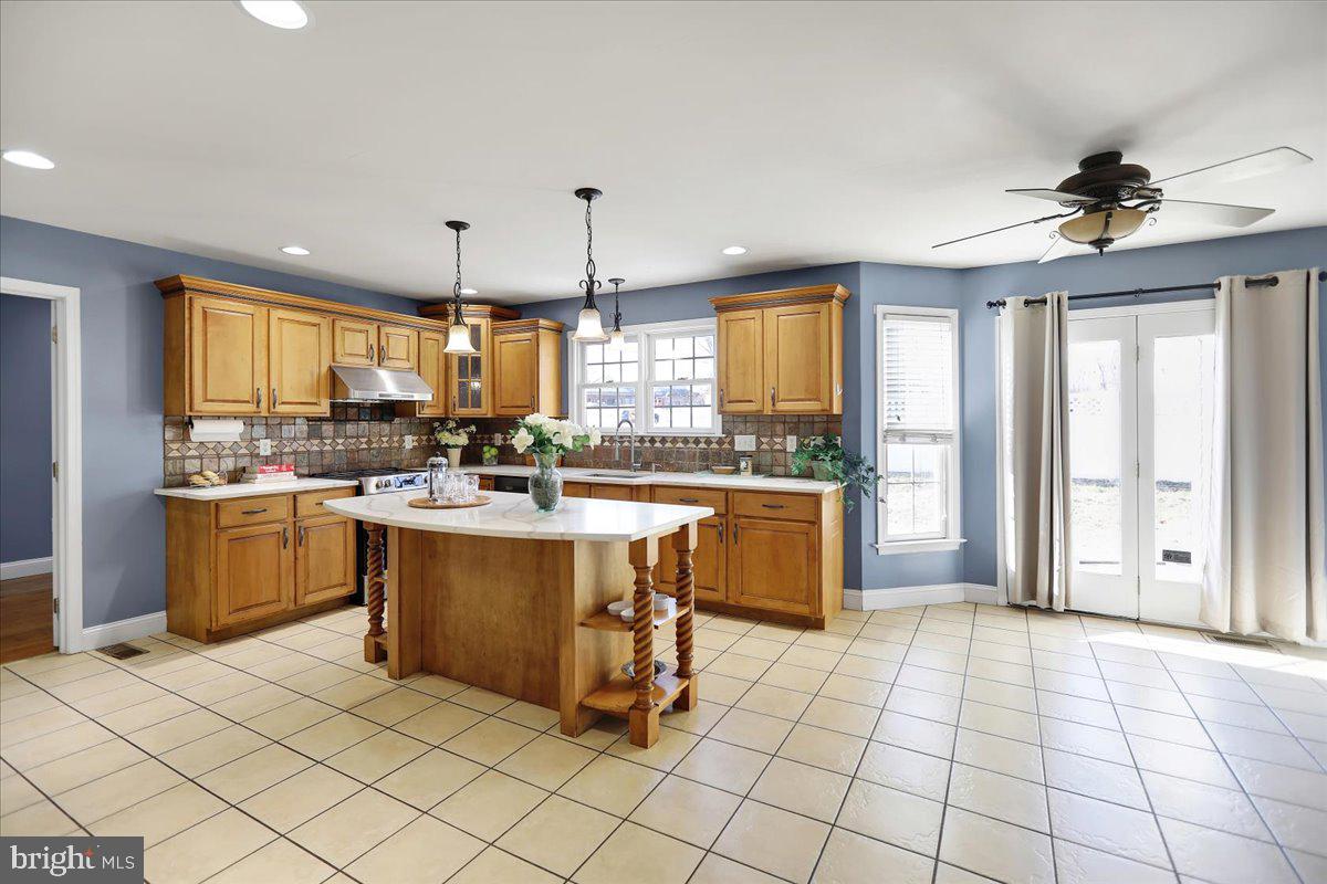 WEST LAWN - Residential