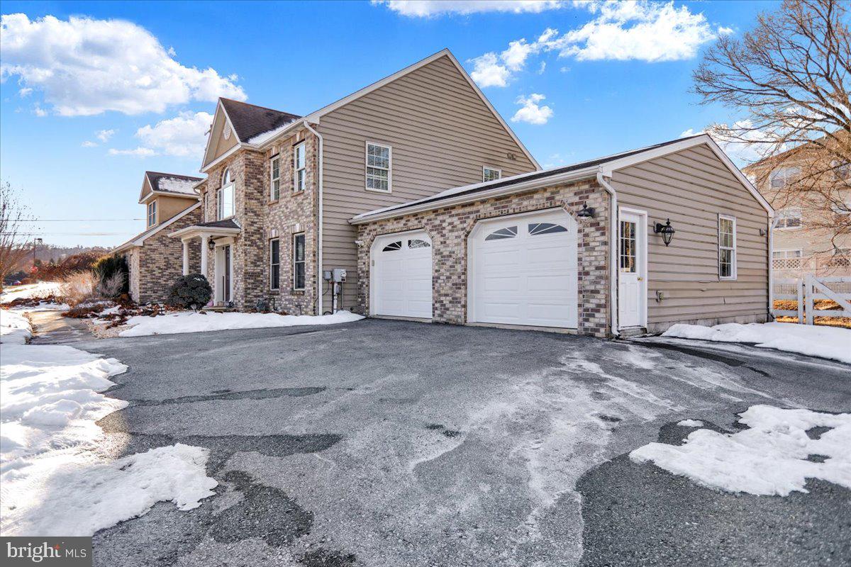 WEST LAWN - Residential