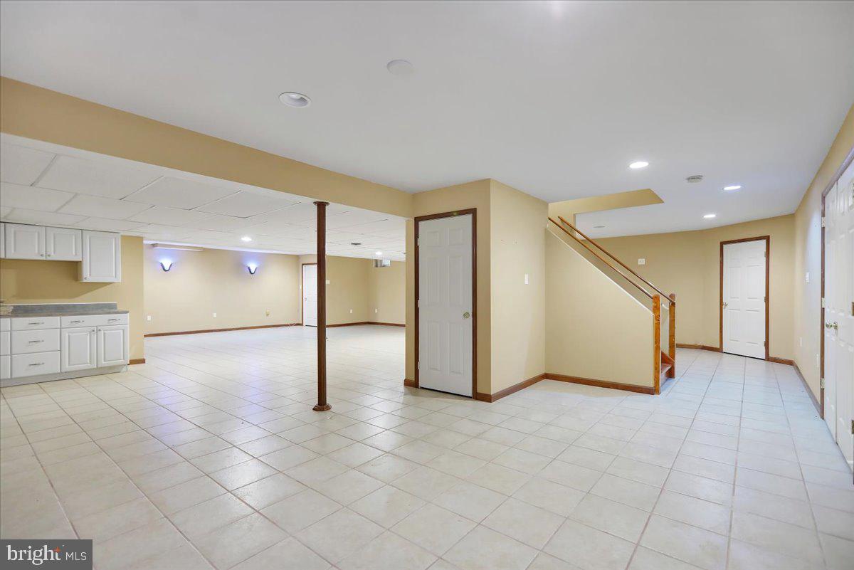 WEST LAWN - Residential