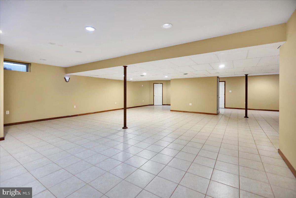 WEST LAWN - Residential