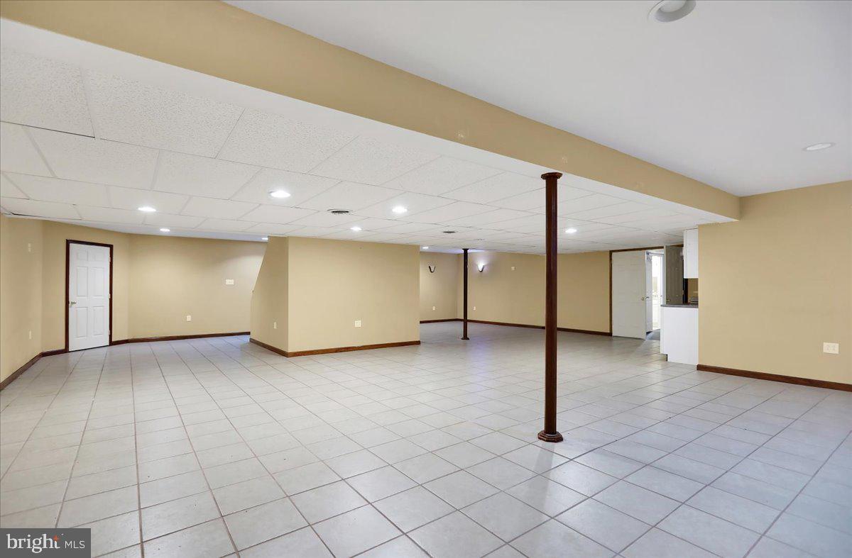 WEST LAWN - Residential