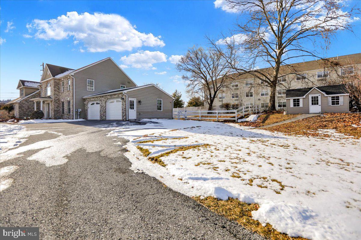 WEST LAWN - Residential