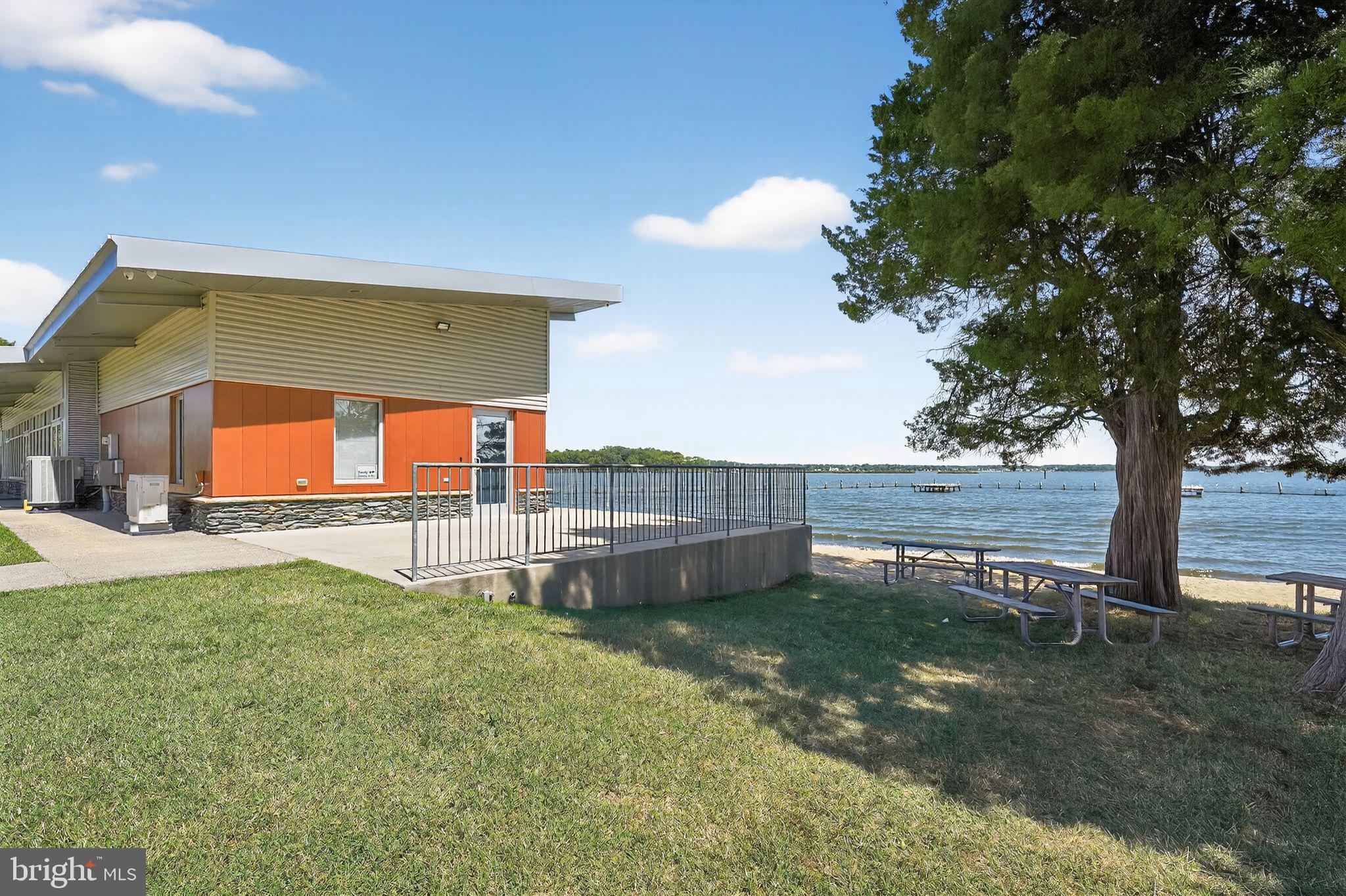 SELBY ON THE BAY - Residential