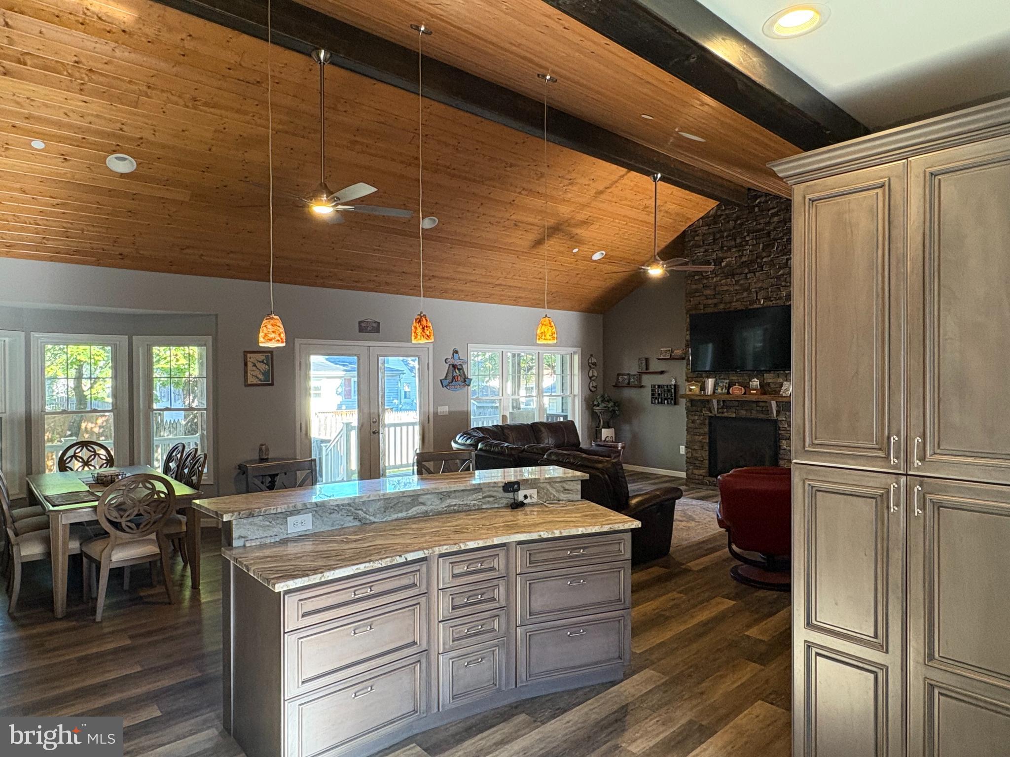 SELBY ON THE BAY - Residential