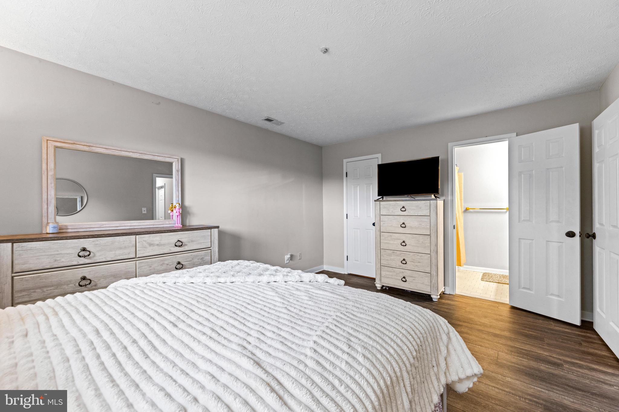 POND CONDOMINIUMS - Residential