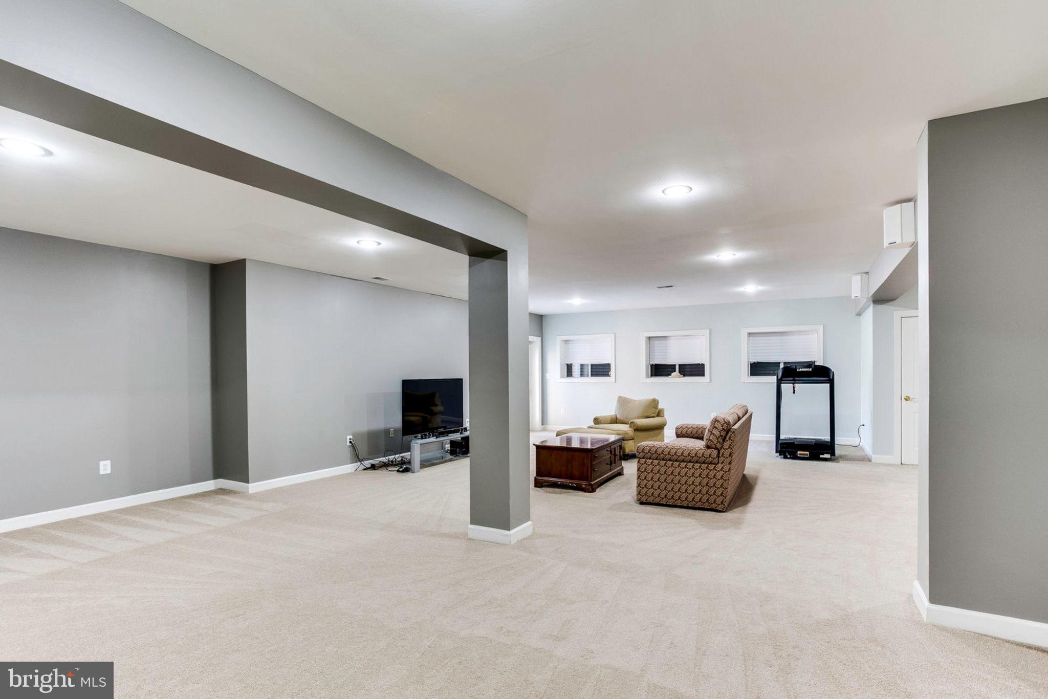 HUNTING HILLS - Residential