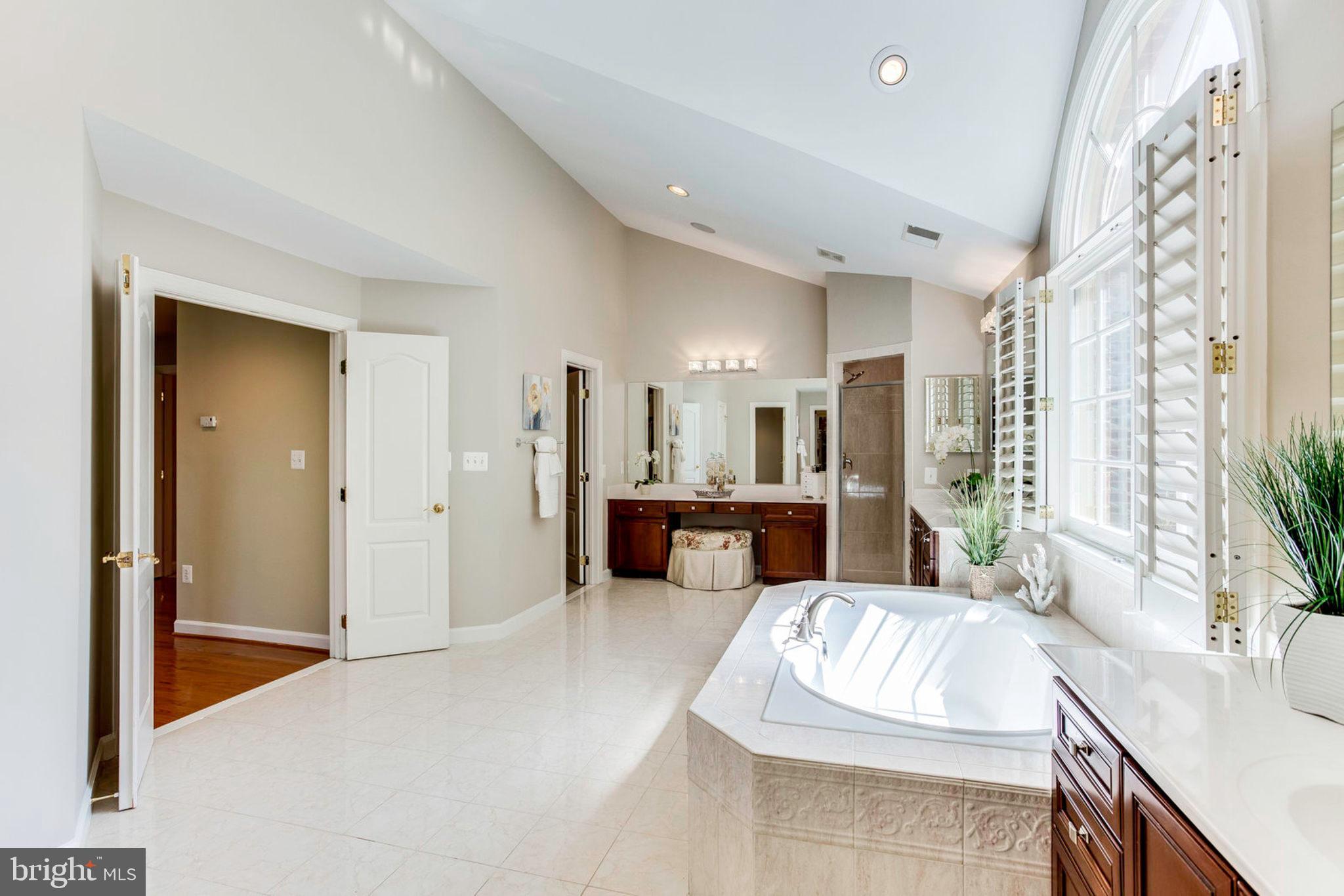 HUNTING HILLS - Residential