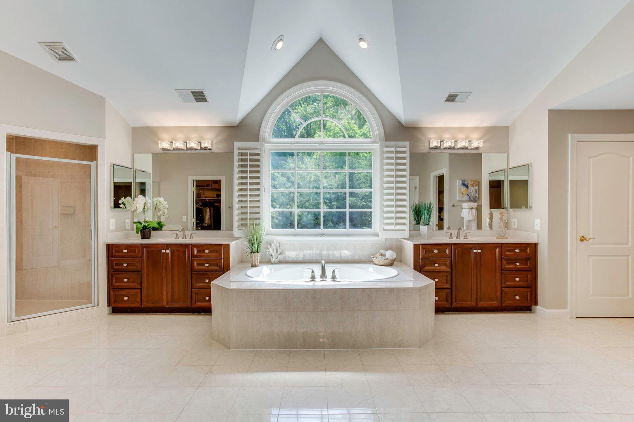 HUNTING HILLS - Residential