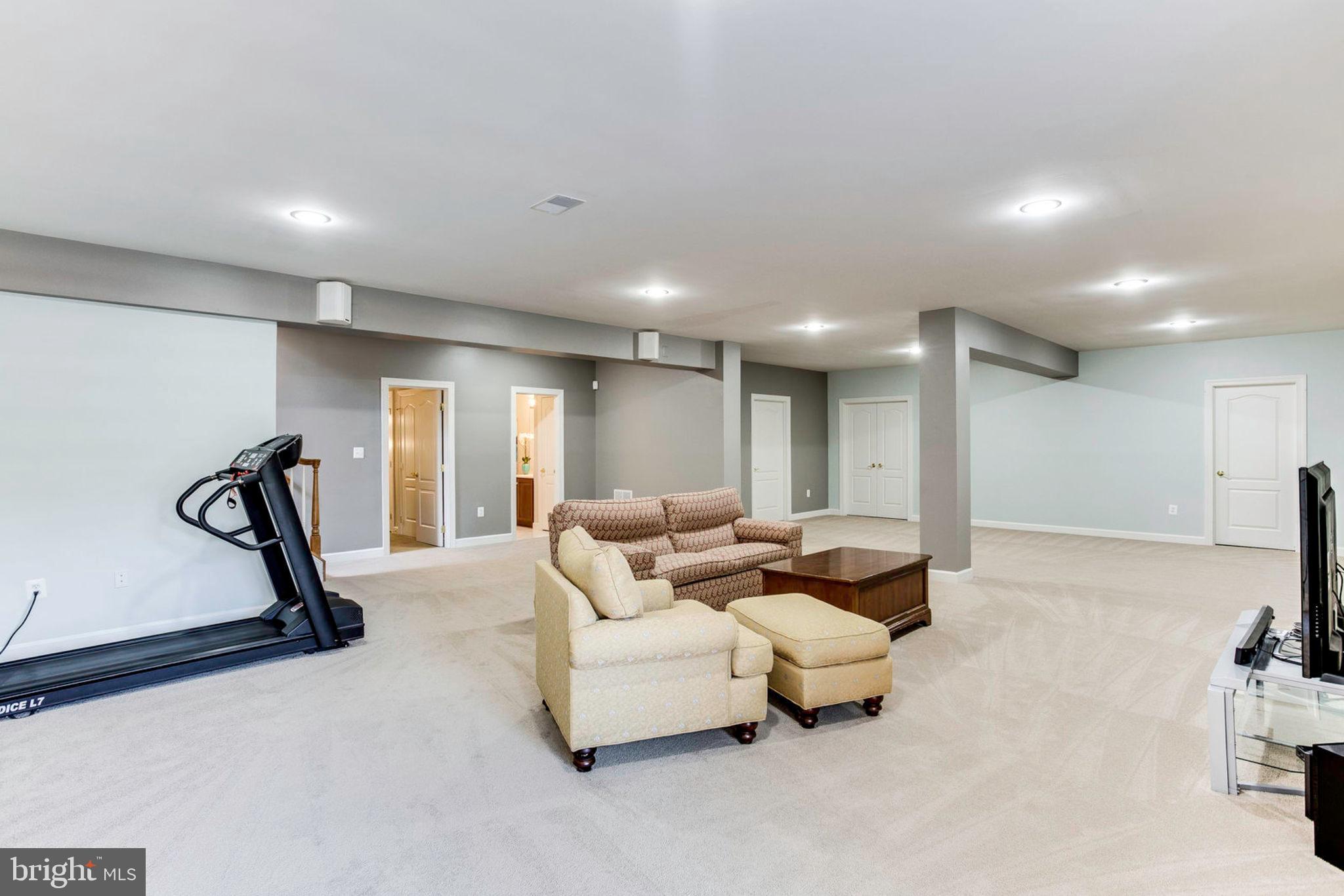 HUNTING HILLS - Residential