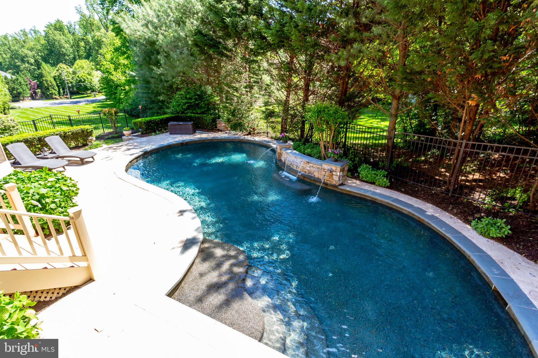 HUNTING HILLS - Residential