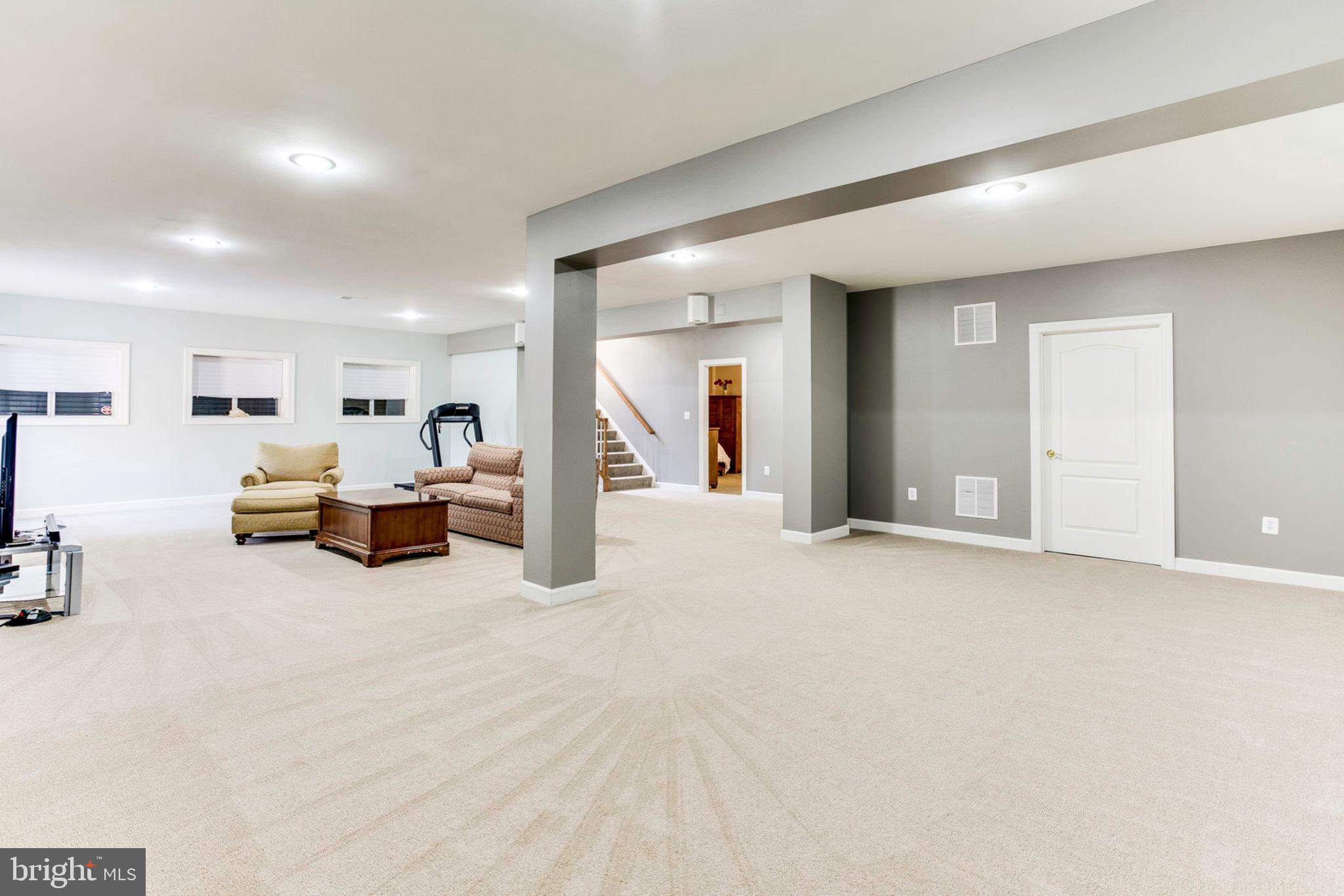 HUNTING HILLS - Residential