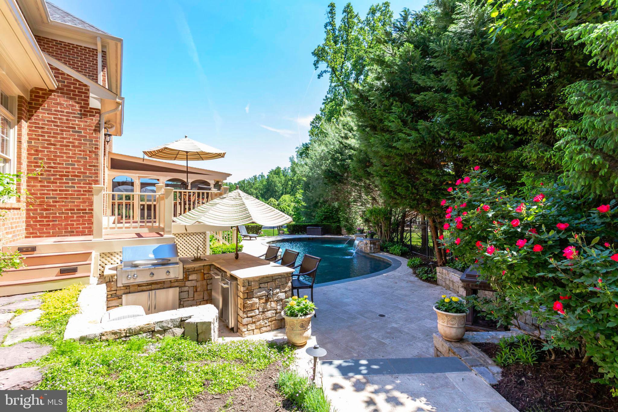 HUNTING HILLS - Residential