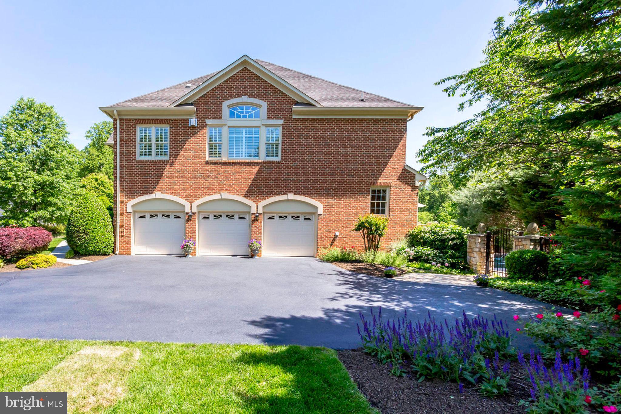 HUNTING HILLS - Residential