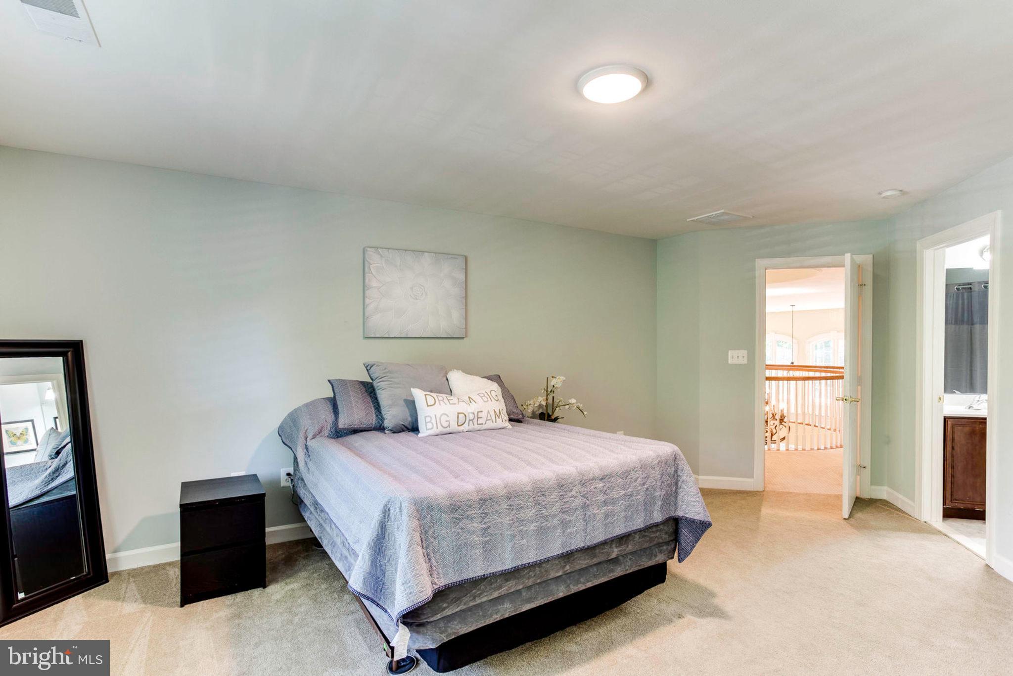 HUNTING HILLS - Residential