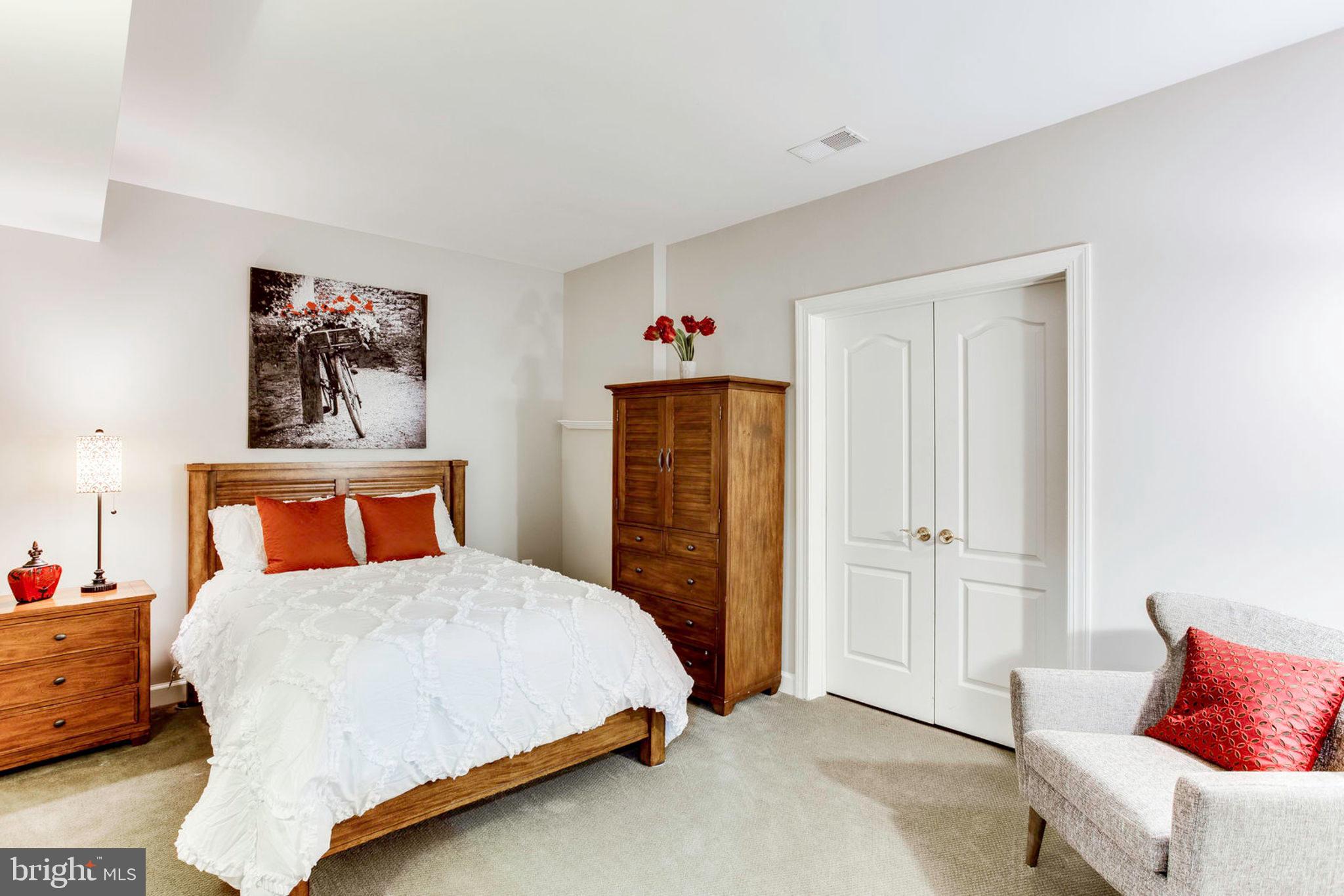 HUNTING HILLS - Residential