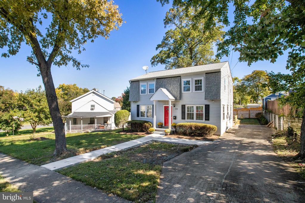 Photo of 6908 Barrett Rd, FALLS CHURCH, VA 22042 (MLS # VAFX2274118)