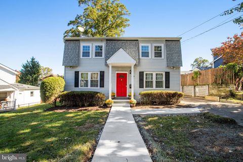 Photo of 6908 Barrett Rd, FALLS CHURCH, VA 22042 (MLS # VAFX2274118)