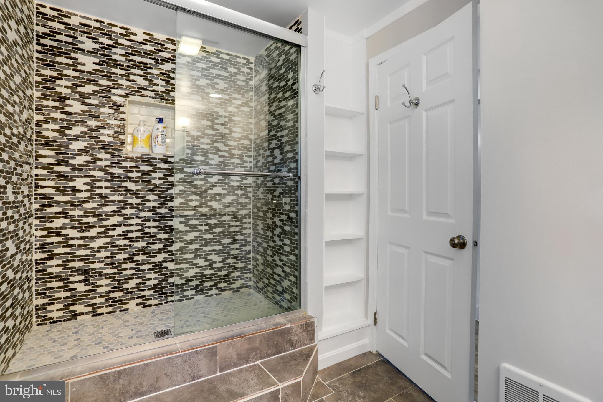 WEST LAWN - Residential