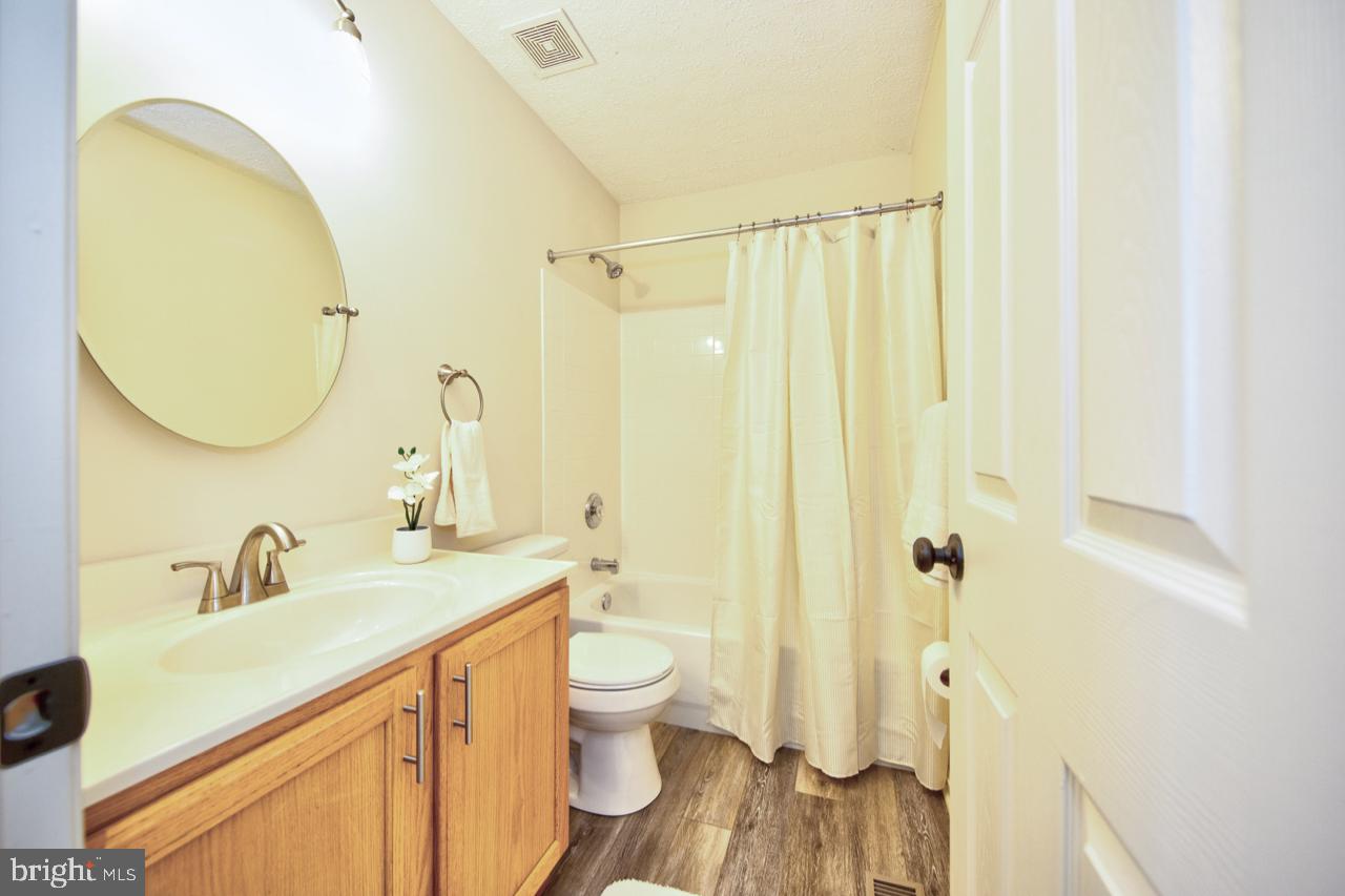 CONSTANT FRIENDSHIP - Residential