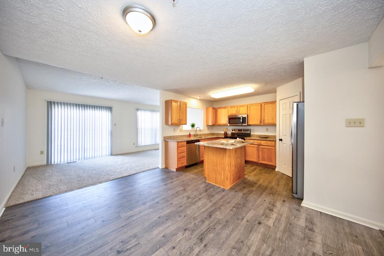 CONSTANT FRIENDSHIP - Residential