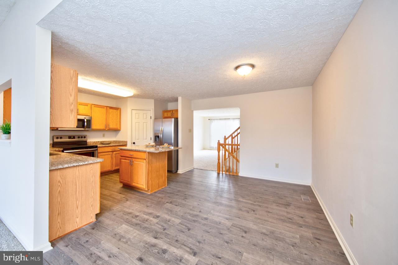 CONSTANT FRIENDSHIP - Residential