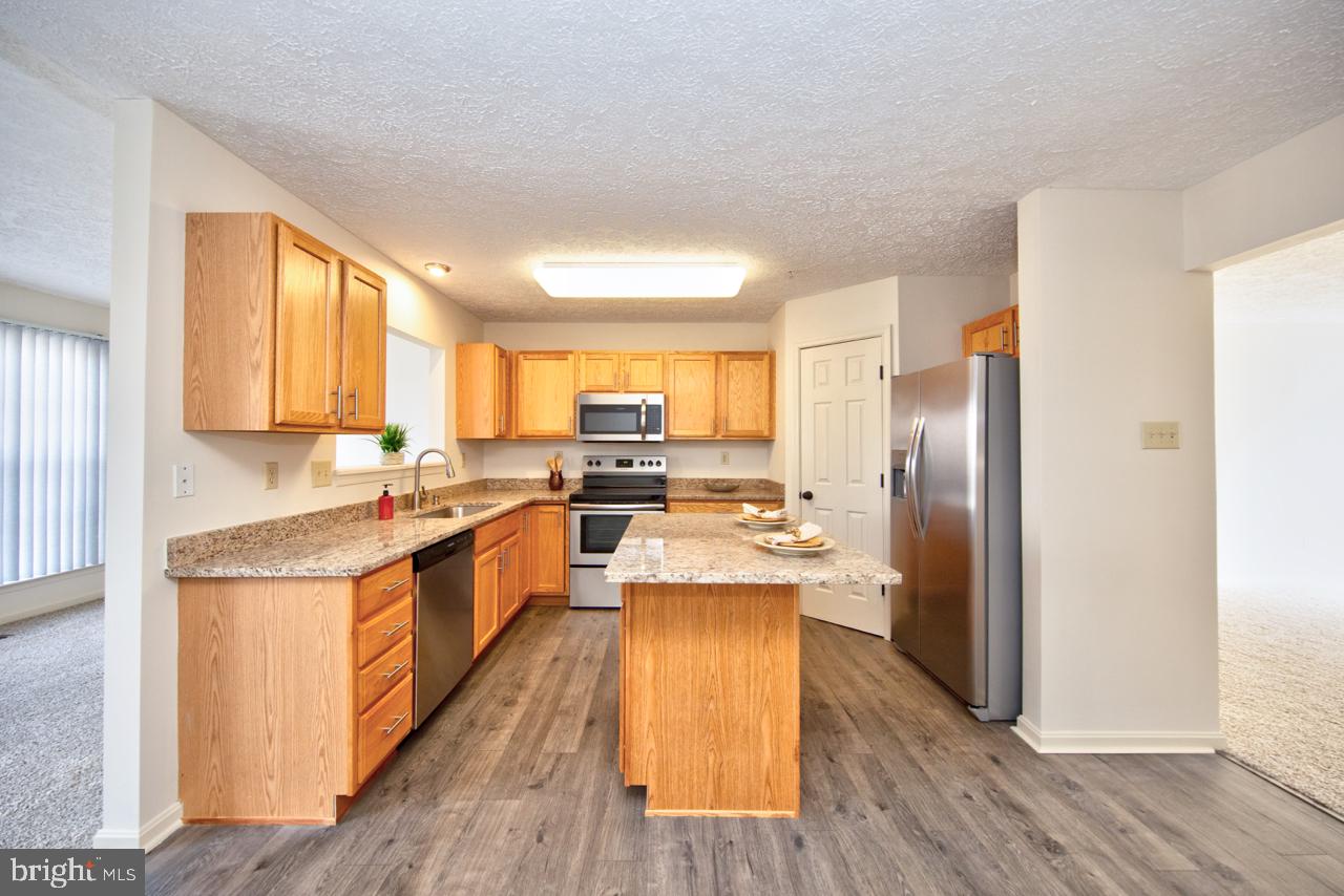 CONSTANT FRIENDSHIP - Residential