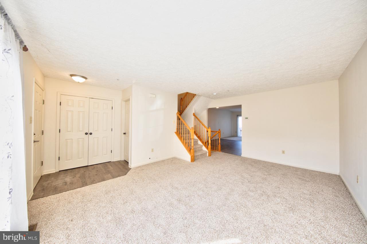 CONSTANT FRIENDSHIP - Residential