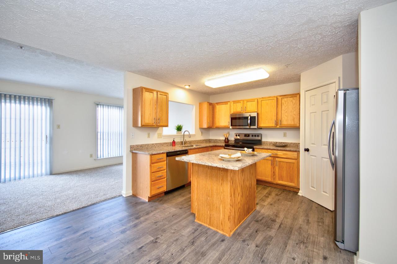 CONSTANT FRIENDSHIP - Residential