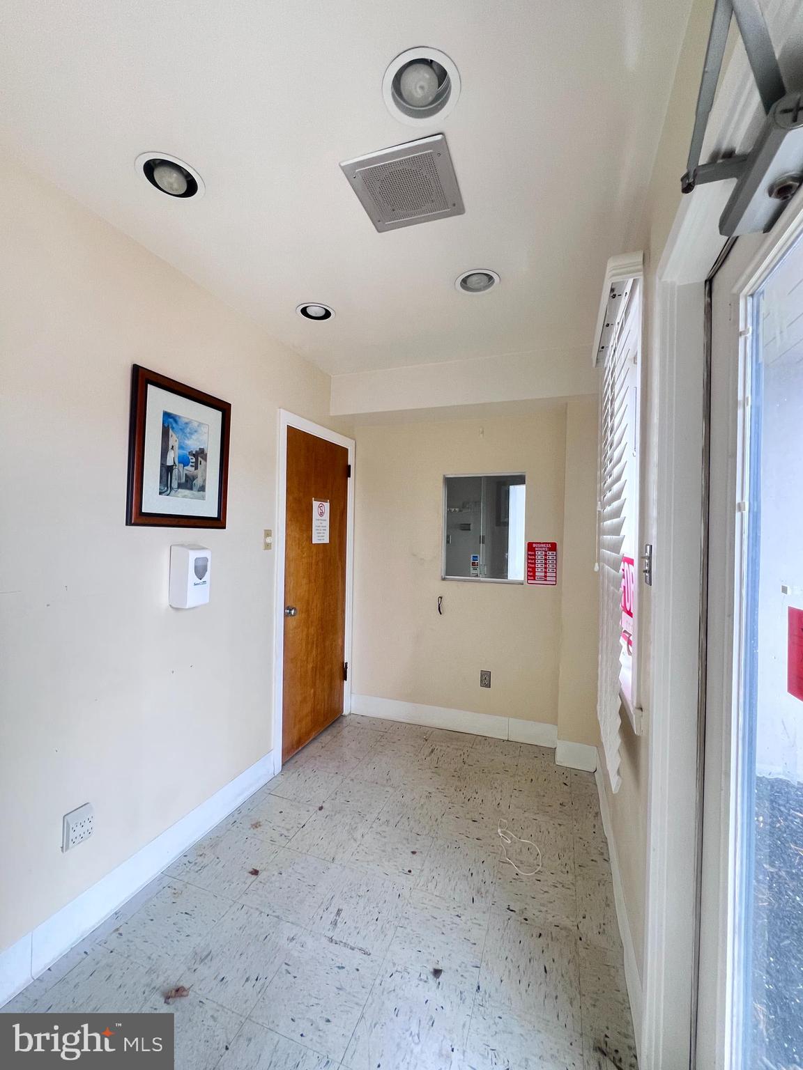 920 LAWN AVENUE EL1