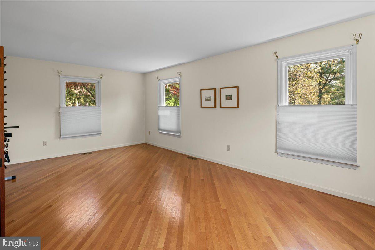5 PINEWOOD COURT