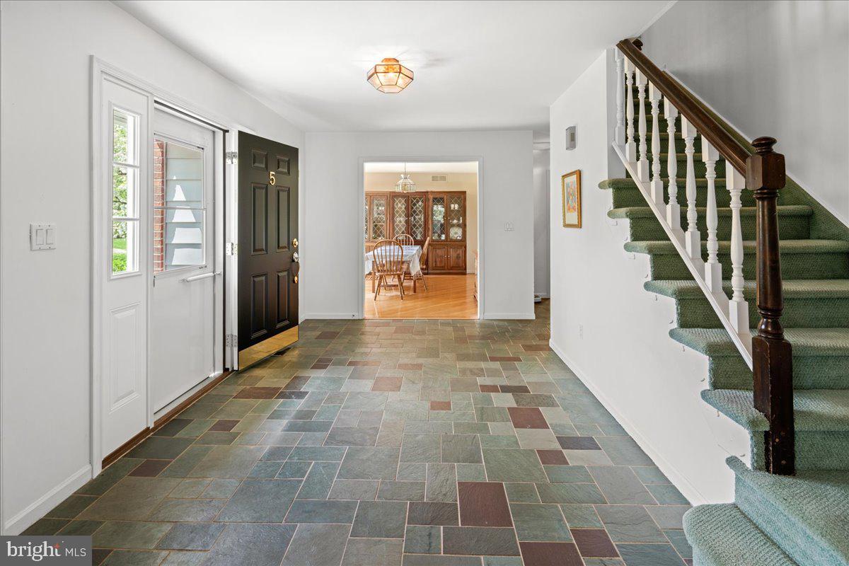 5 PINEWOOD COURT