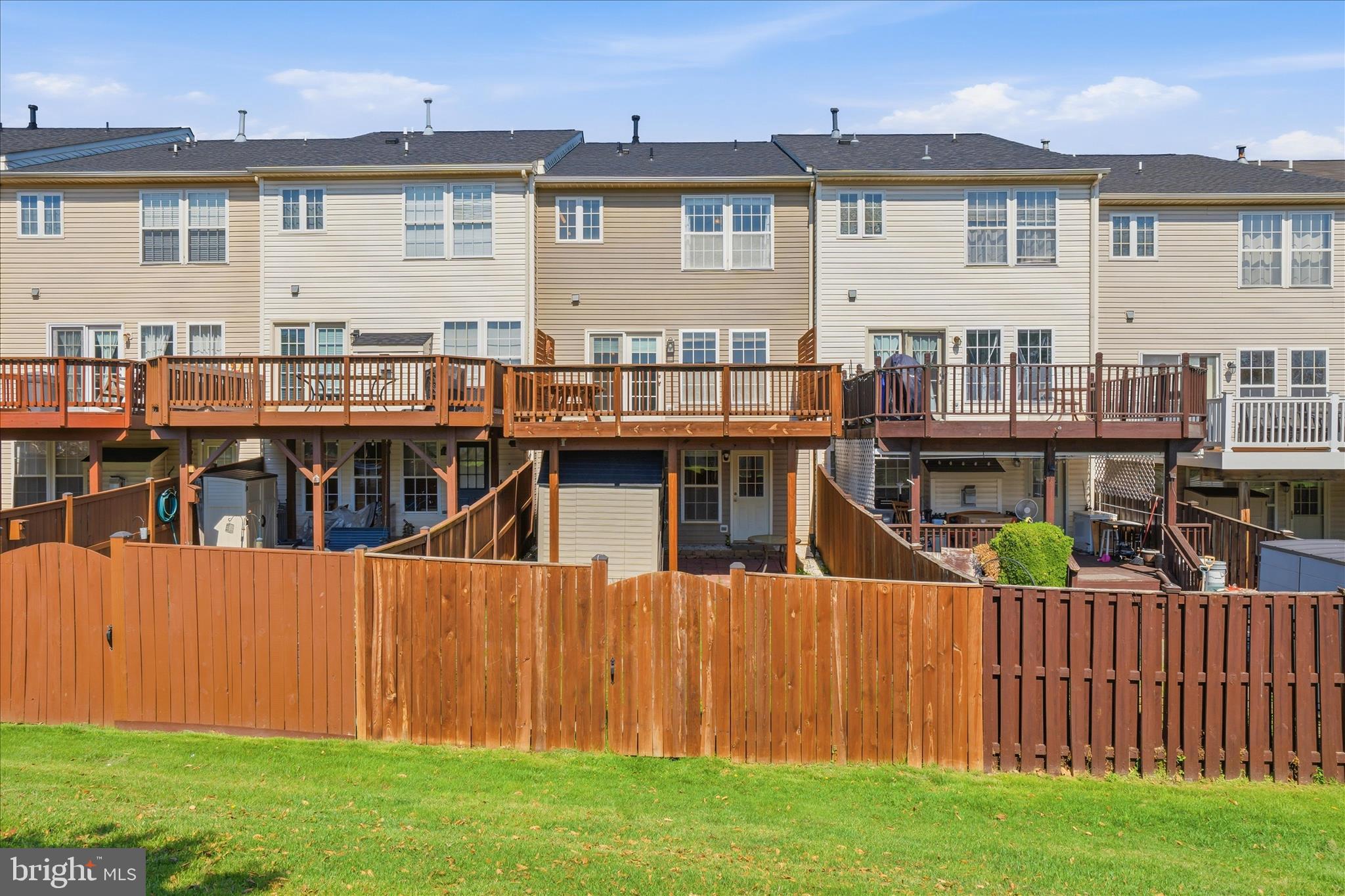 WELLINGTON TRACE - Residential