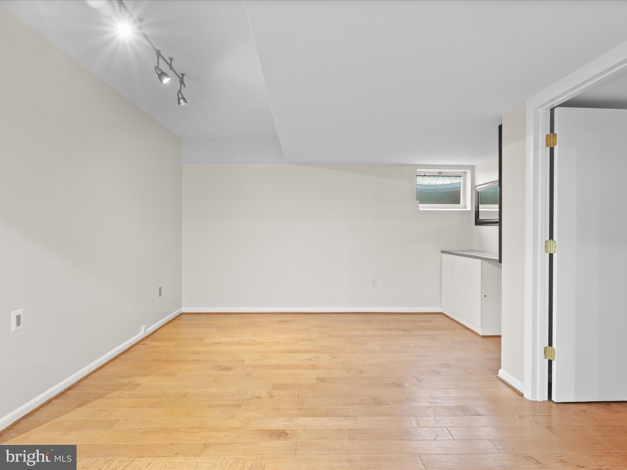 ENGLANDBORO - Residential Lease