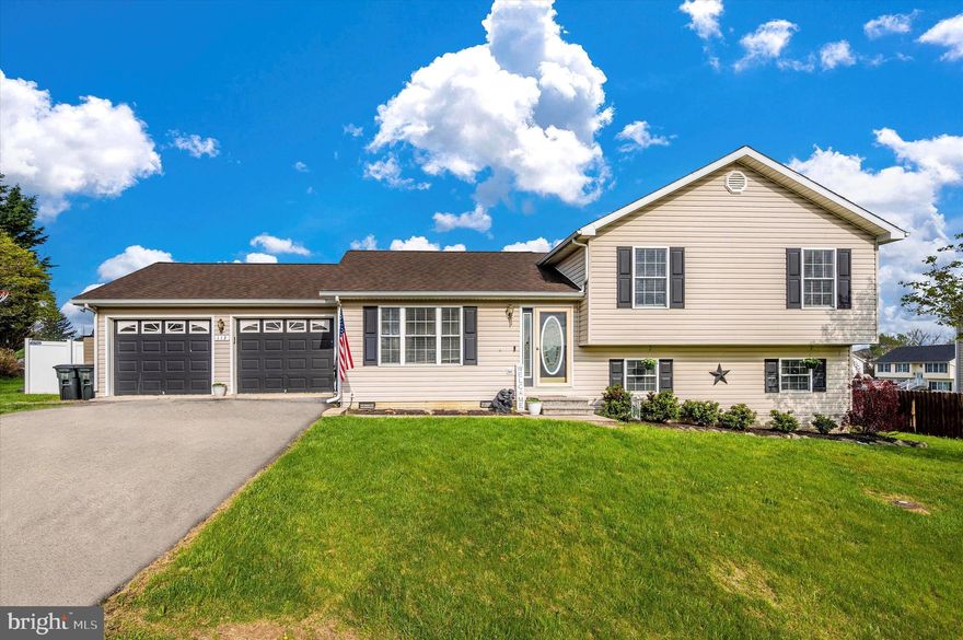 PRICE SLASHED $$15,000 !!!Three finished levels of living space!! Main level features Large Living room/Dining room, Spacious Kitchen  with Stainless Appliances, Recessed Lighting, Tile Backsplash, and oversized Pantry.  Also a nook for a table and chairs.  Upper Level  Primary Bedroom with an En-Suite Bath. Two additional Bedrooms share the Hall Full Bath.  Lower Level  is finished to include ample space for the Family room, Half Bath/Laundry room, and a separate small room that could be a craft room, computer area. Daylight walkout to the backyard. Backyard has a privacy fence. This home has so much to offer, 2 car garage and driveway too!  Settle just in time for BBQ, and Summer Fun. SELLERS ARE PROVIDING A 1 YEAR WARRANTY !!!