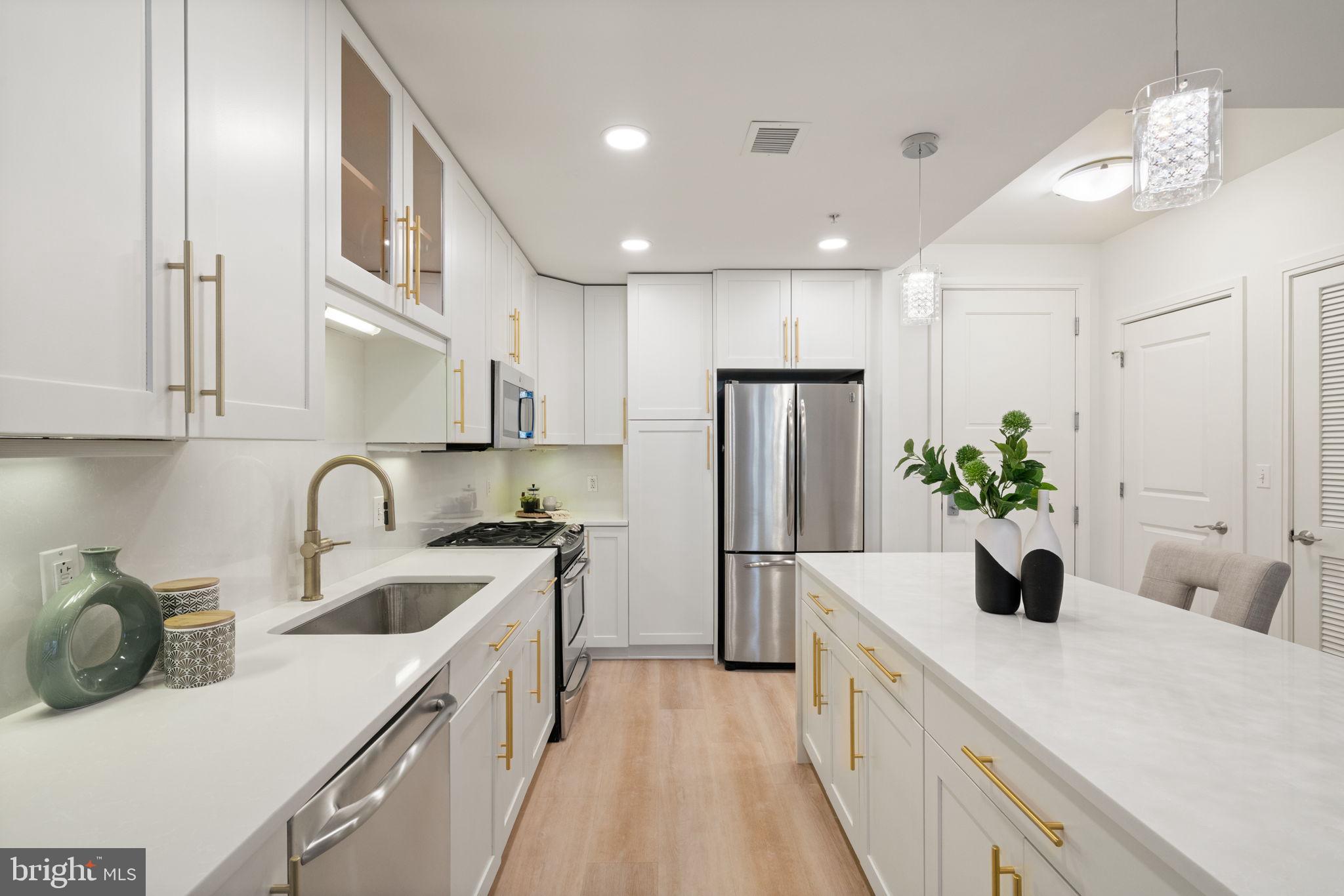 ONE PARK CREST CONDOMINIUM - Residential