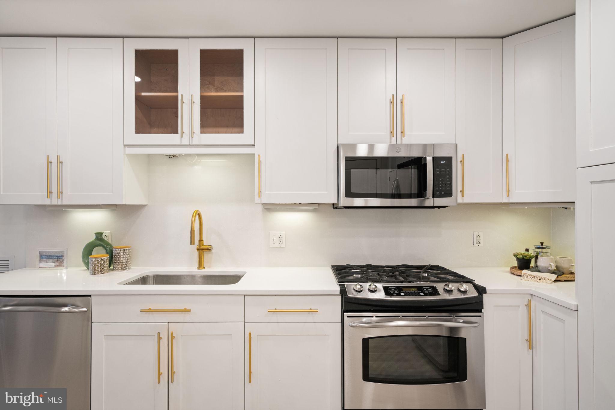 ONE PARK CREST CONDOMINIUM - Residential