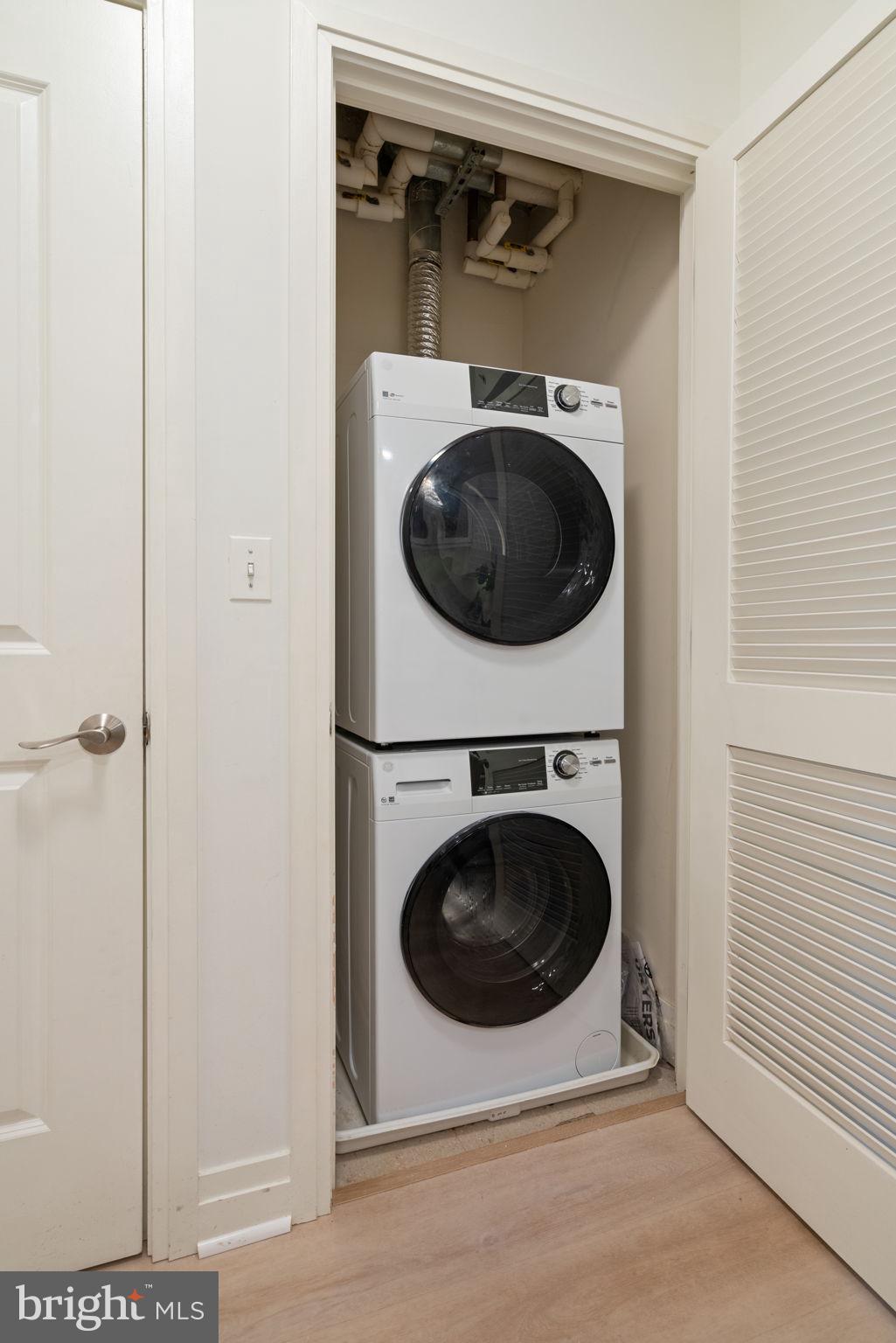 ONE PARK CREST CONDOMINIUM - Residential