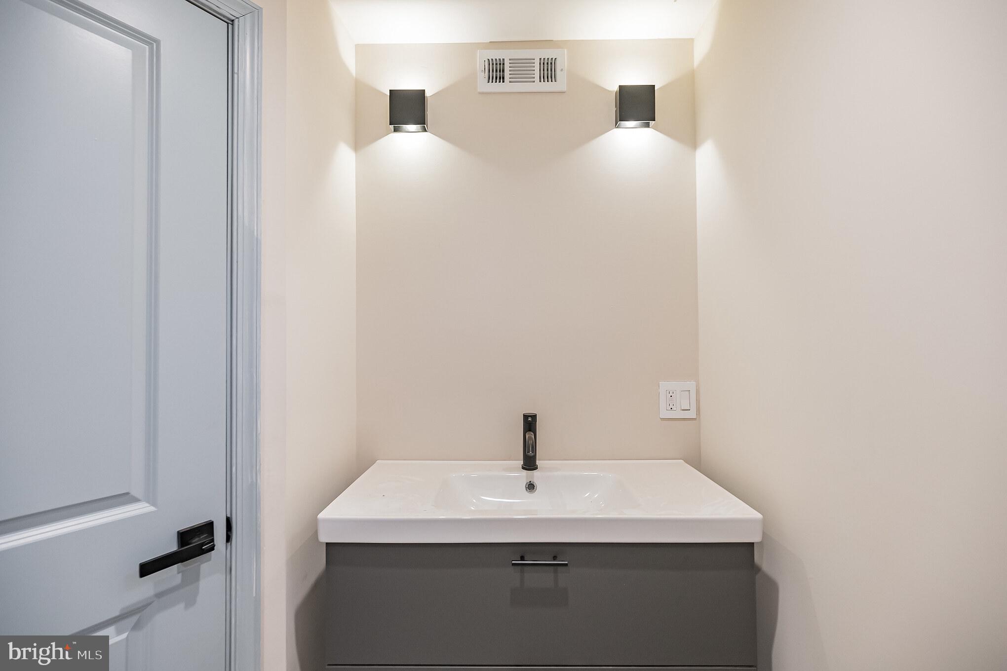 KENSINGTON - Residential