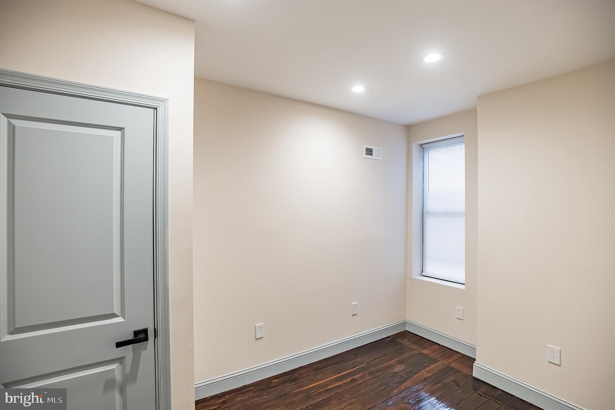 KENSINGTON - Residential