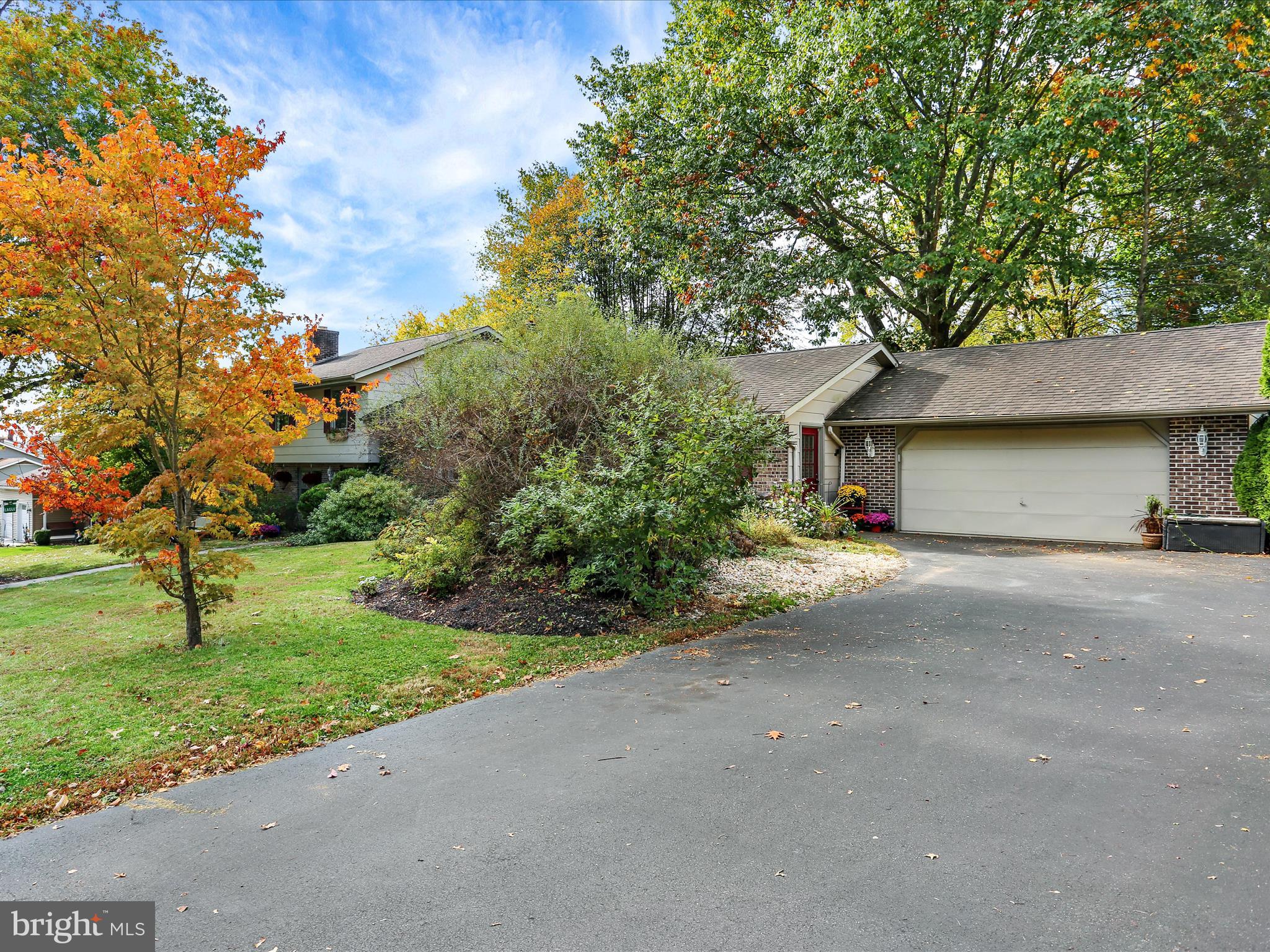 CRESTWOOD - Residential