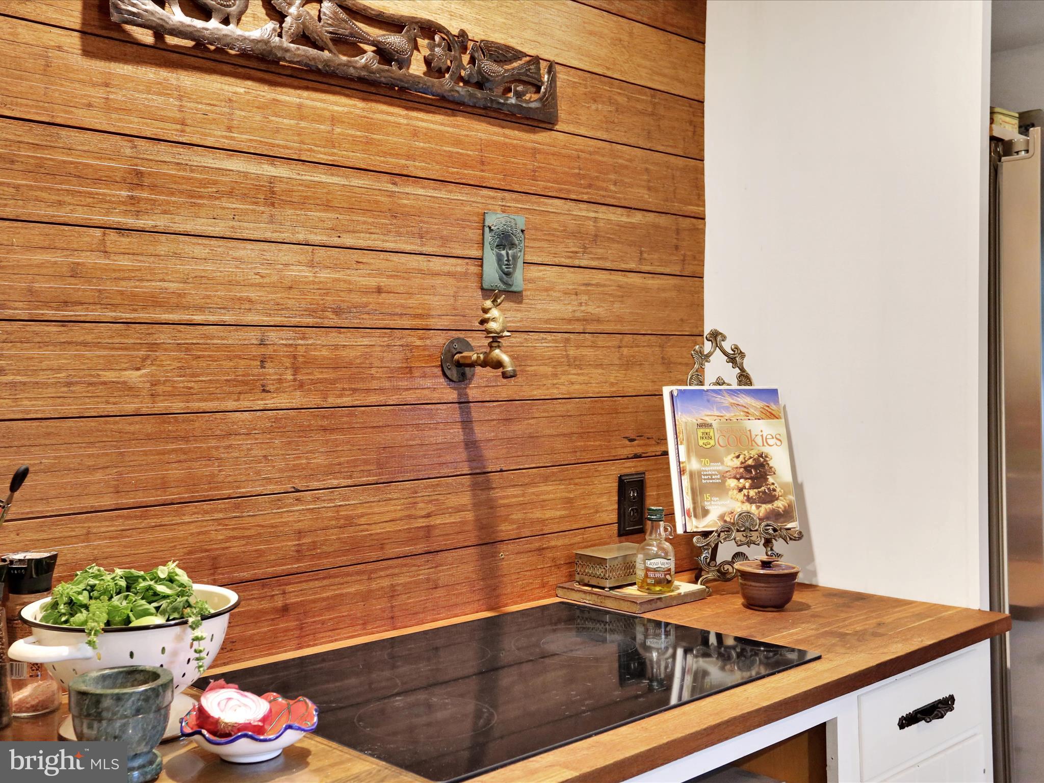 CRESTWOOD - Residential