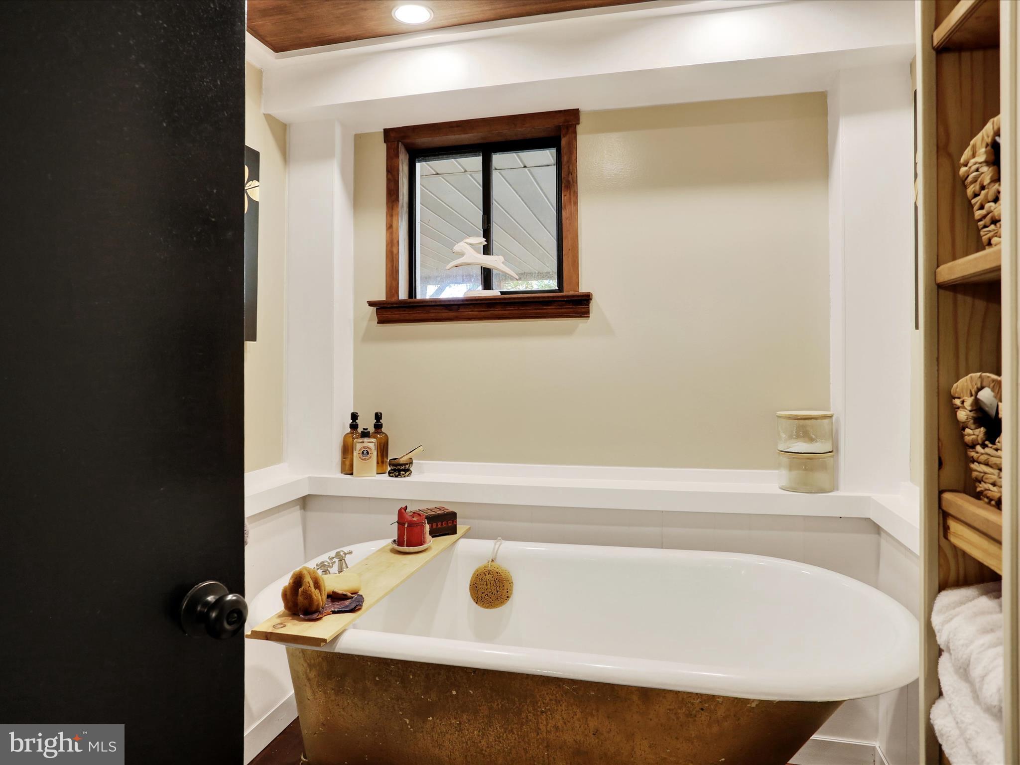 CRESTWOOD - Residential