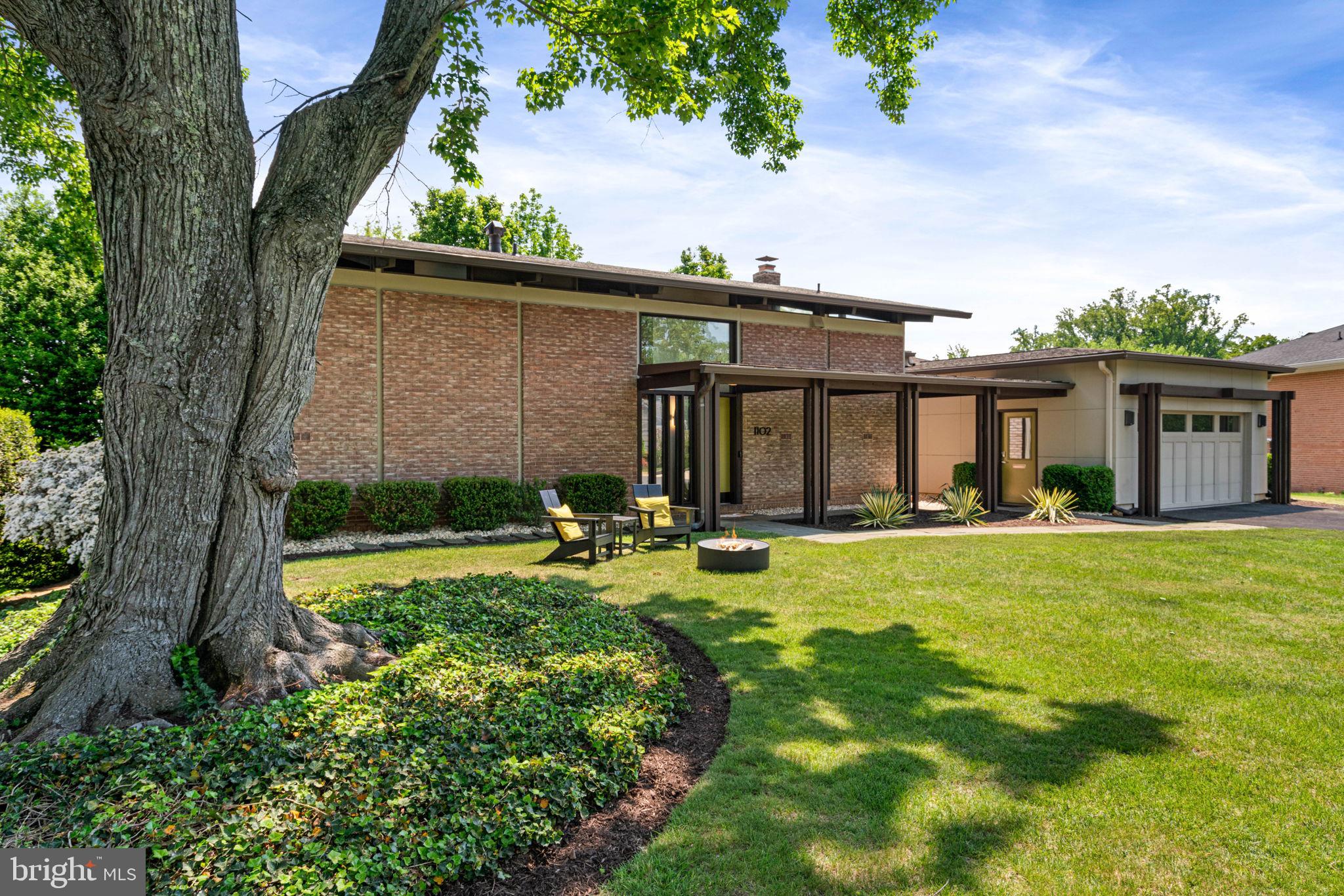 1102 GATEWOOD DRIVE