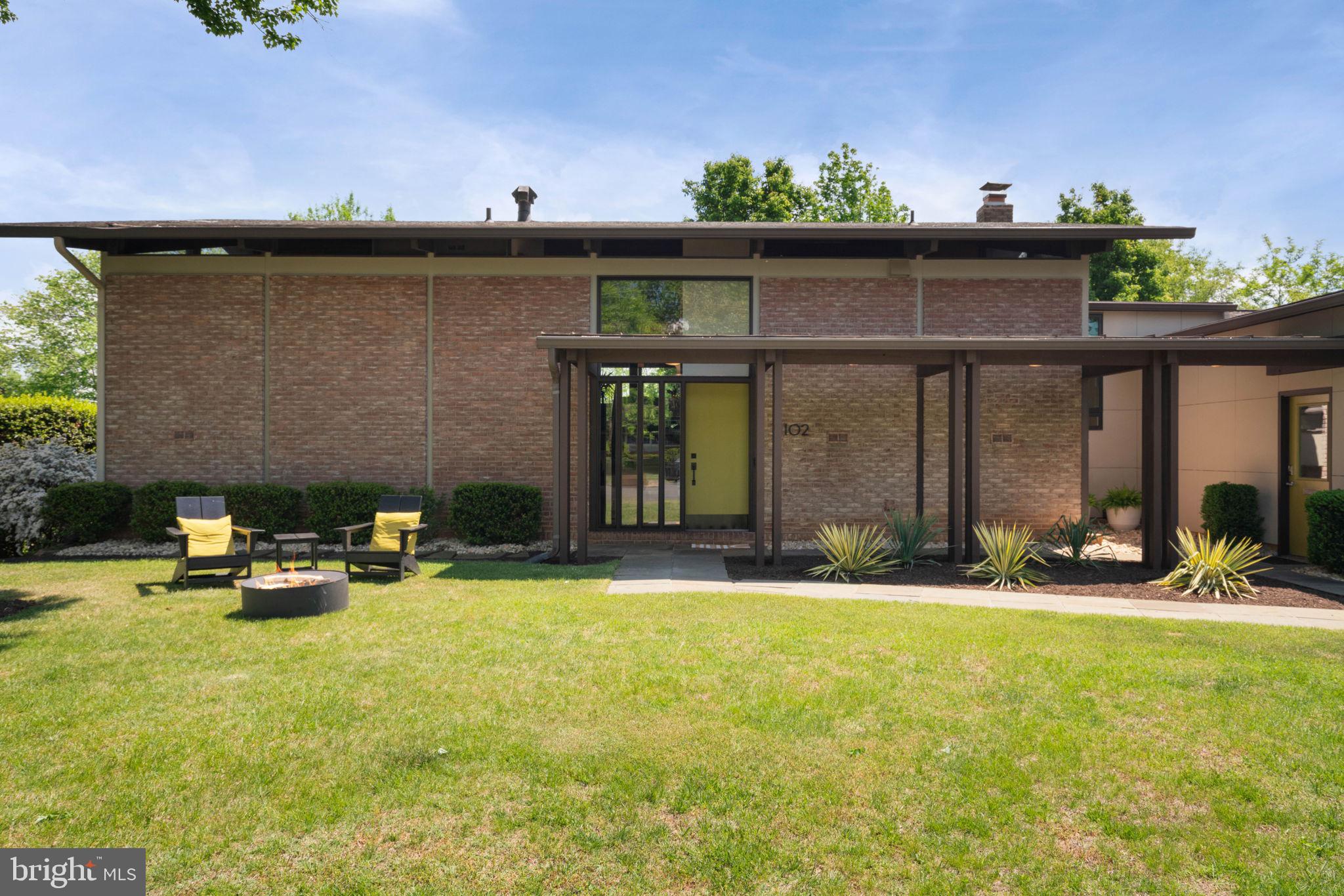 1102 GATEWOOD DRIVE