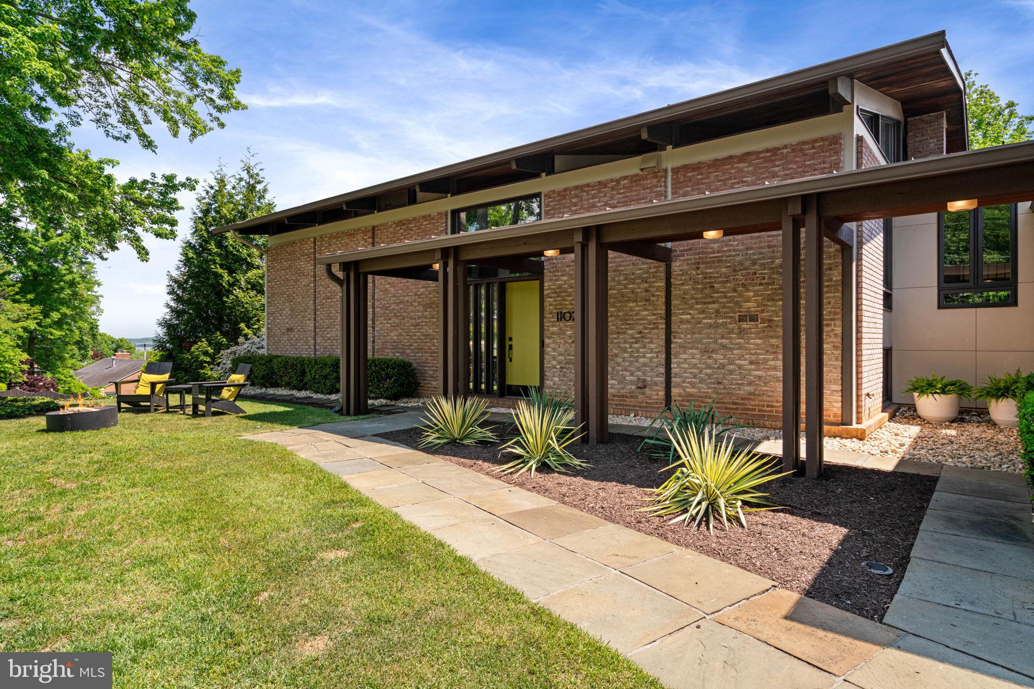 1102 GATEWOOD DRIVE